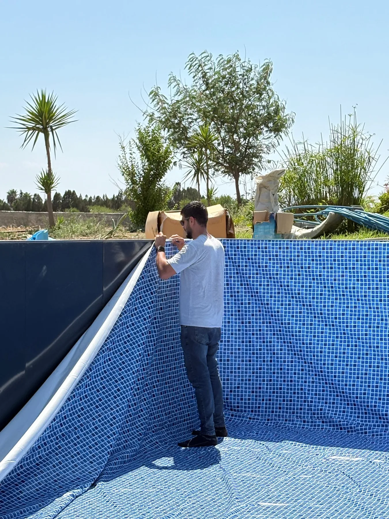 Alayköy’de panel liner havuzun iç yüzeyine liner uygulanması
