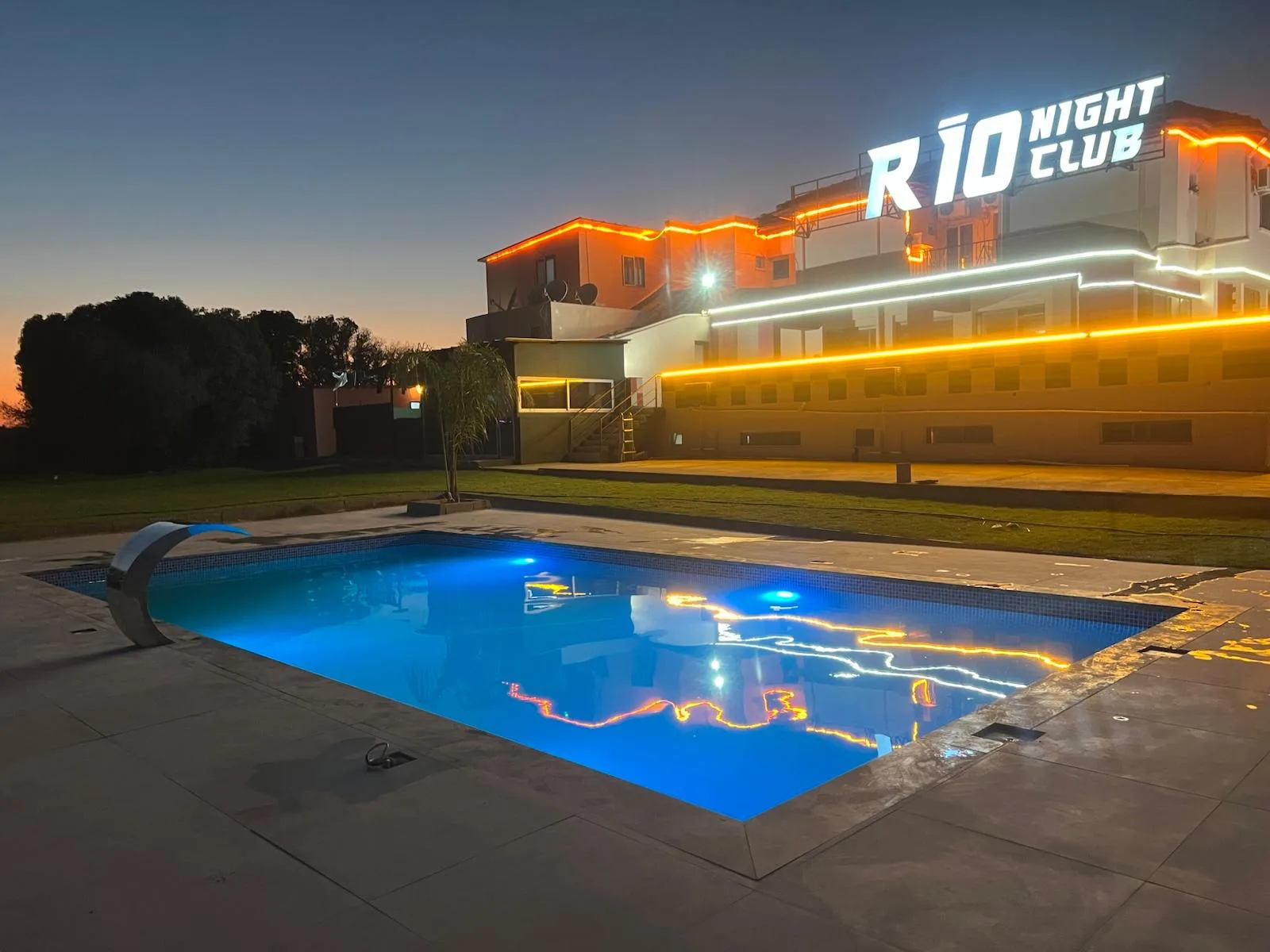 Fertiggestellter 5 × 10 m Panel-Liner-Pool in Alayköy