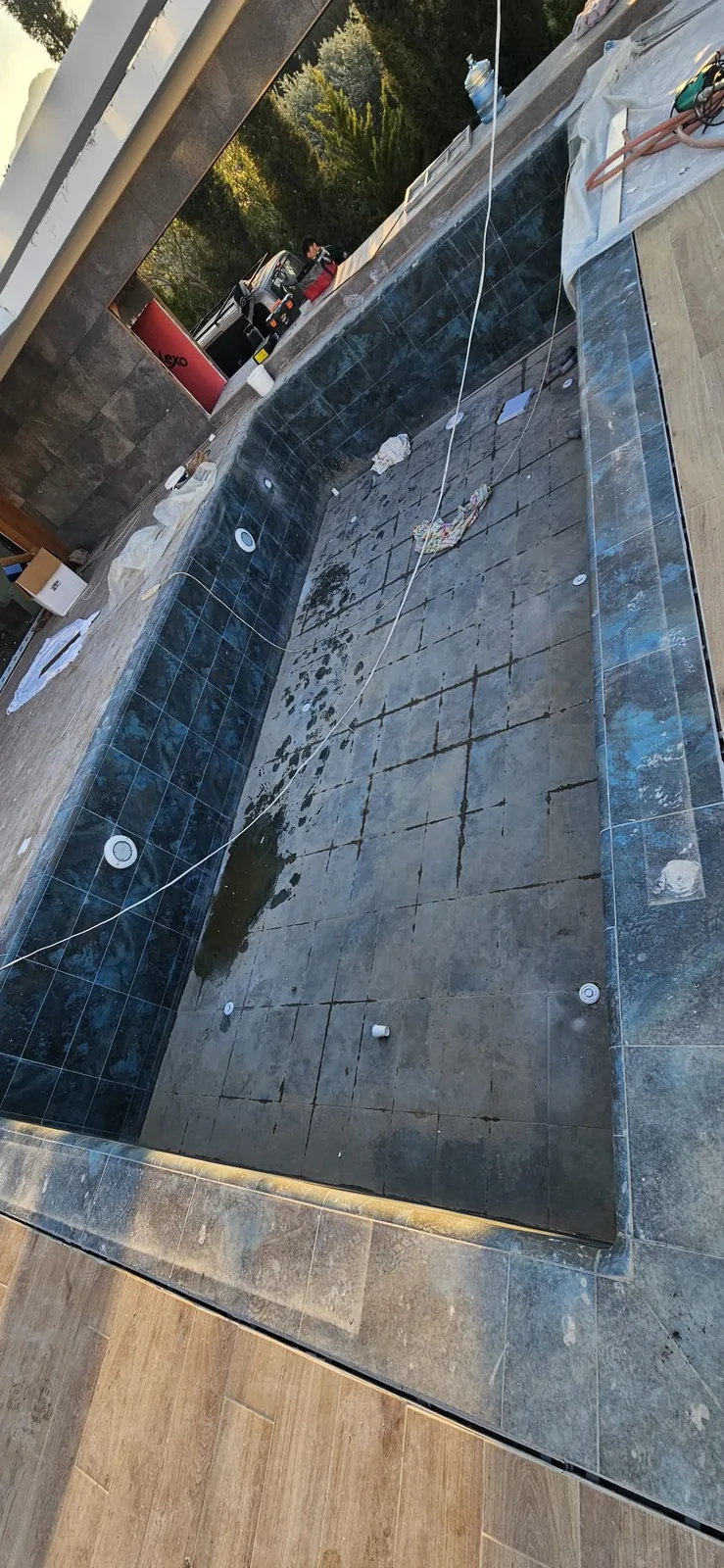 Çatalköy Baha Villaları havuzunun iç yüzeyine farklı açıdan bakış
