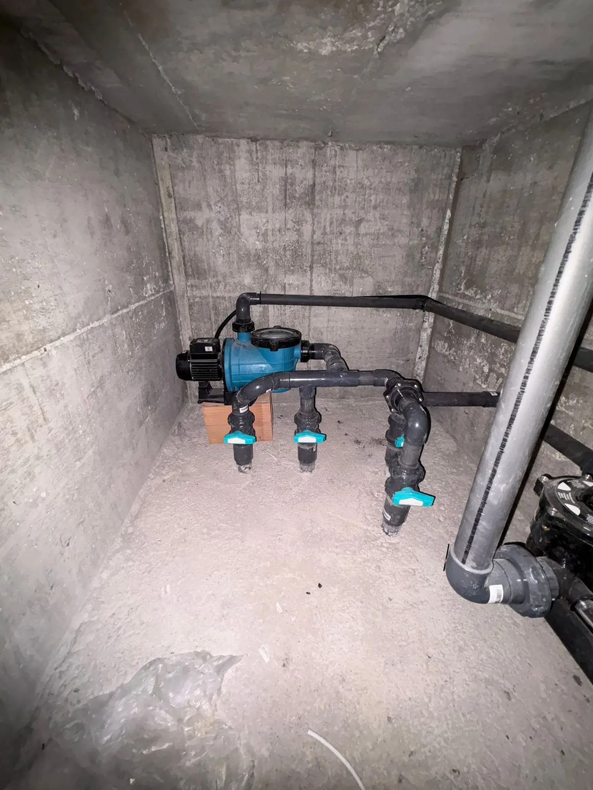 Çatalköy makine dairesinde pompa ve boru bağlantıları