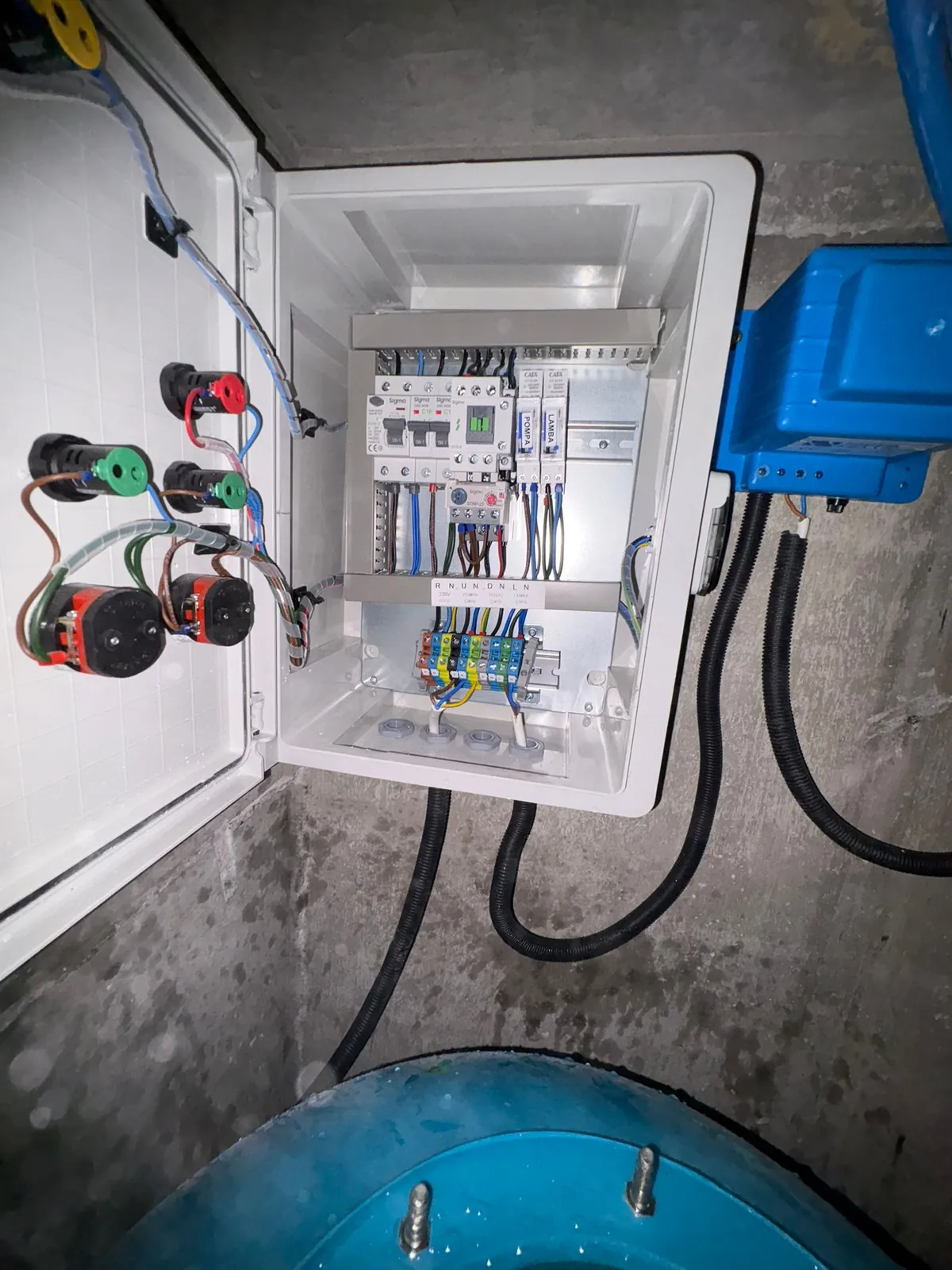 Elektrik kontrol panosu ve filtre tankı