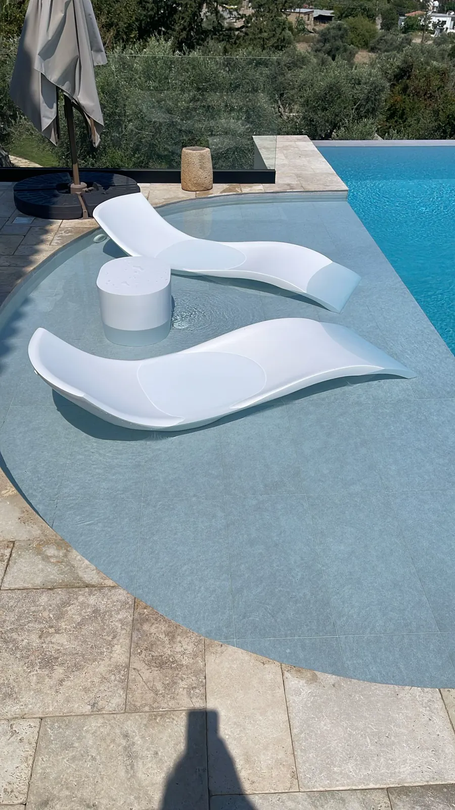 Poolliegen auf der Sonnenterrasse in Çatalköy (2)