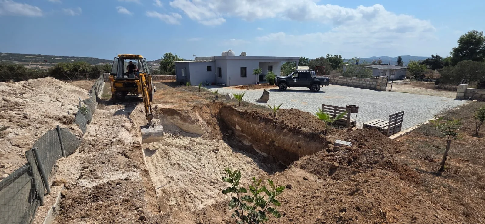 Dipkarpaz 3×7 m havuz projesinde kazı ve saha hazırlığı