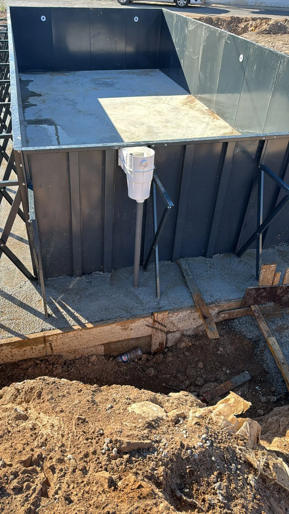 Panel liner havuz gövdesinin dikey panel birleşim detayı