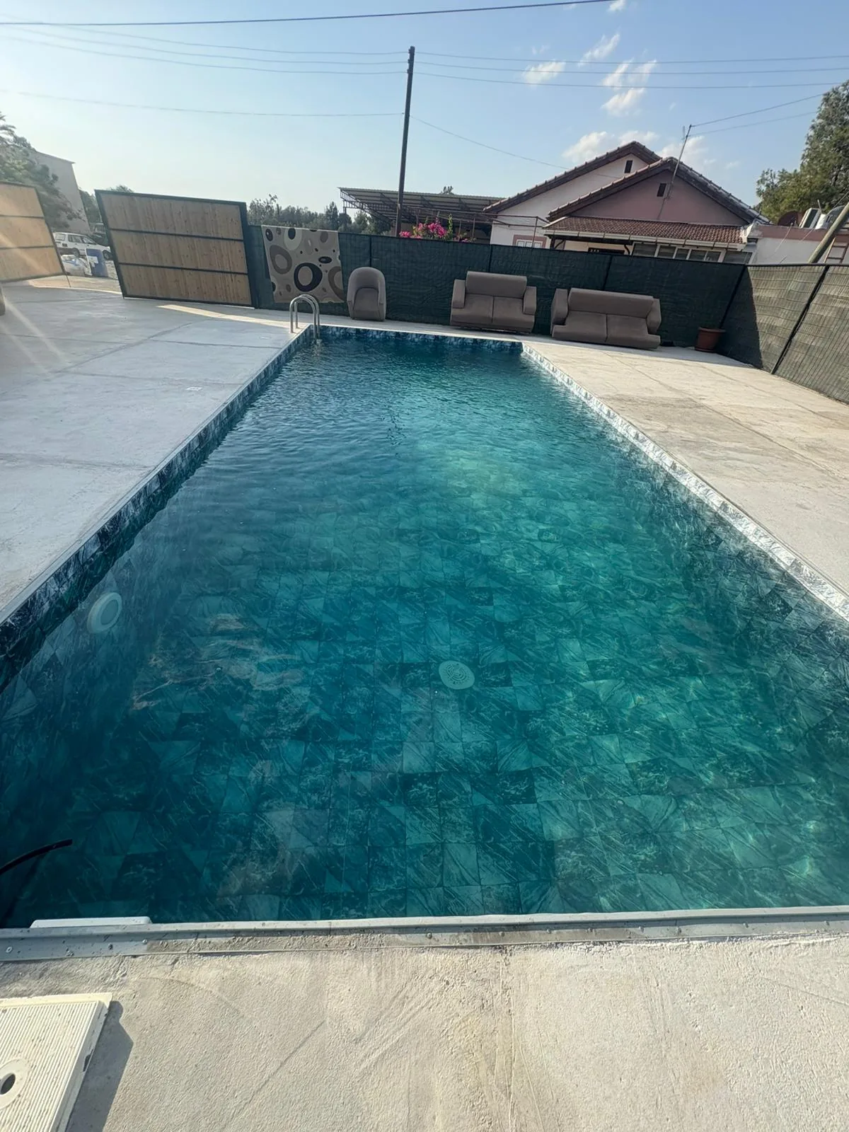 Fertiggestellter 4 × 9 m Panel-Liner-Pool in Erdemli