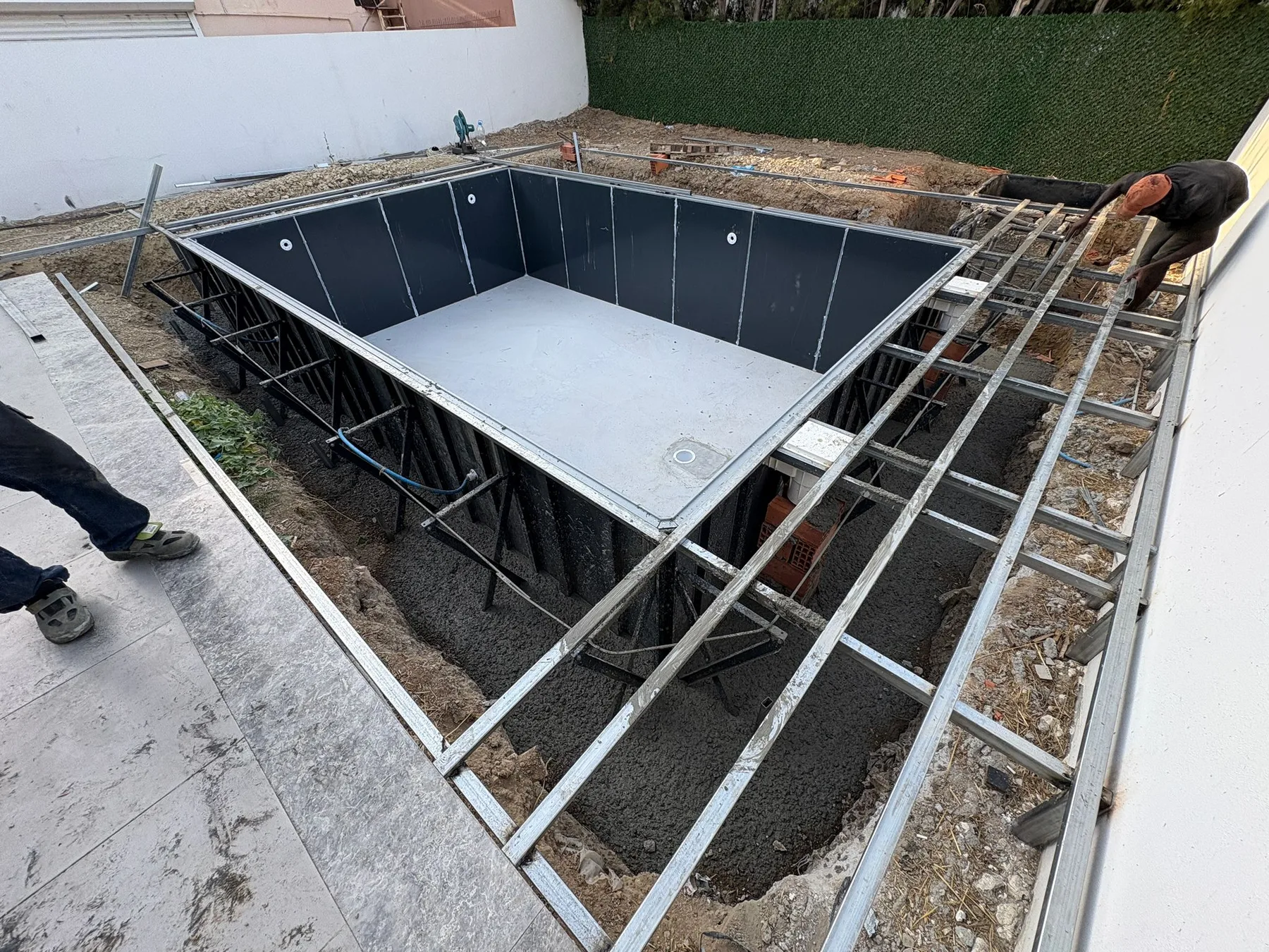 3×6 m panel liner havuz gövdesinin kurulumu