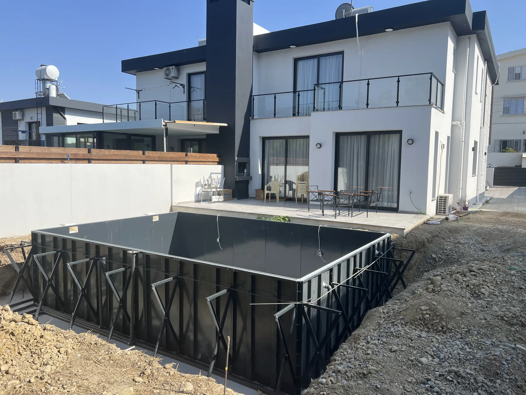 Girne Boğaz panel havuzunun montaj aşaması