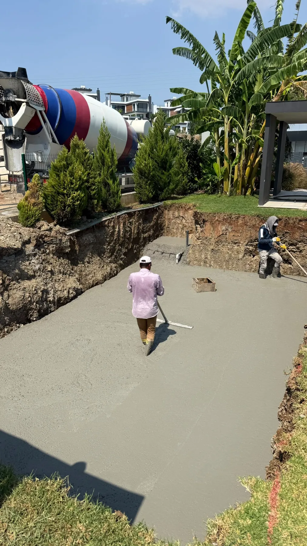 Gönyeli projesinde kazı alanına getirilen panel parçaları