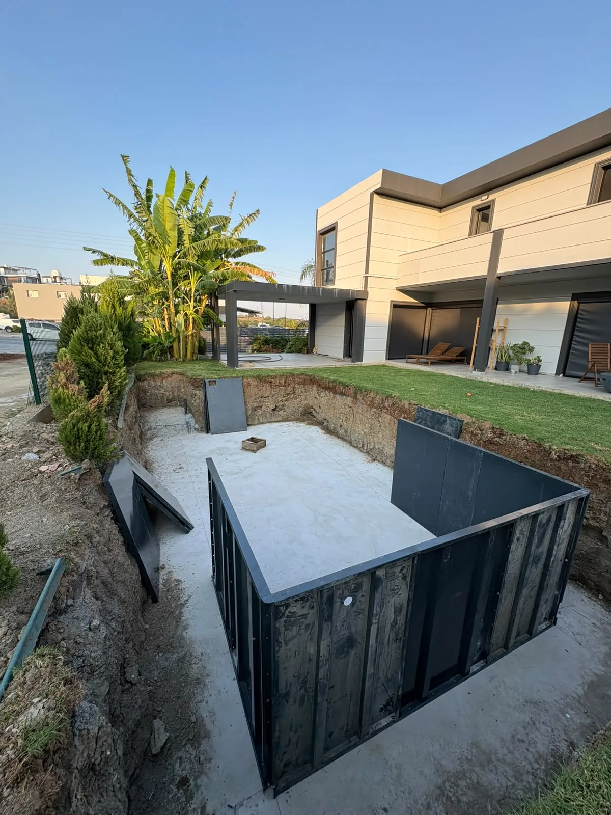 Gönyeli panel havuzunda gövde ve bağlantı ekipmanları