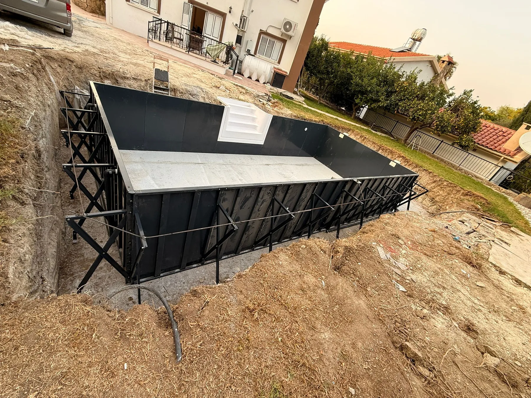 Panel gövdenin dış desteklerle montajı