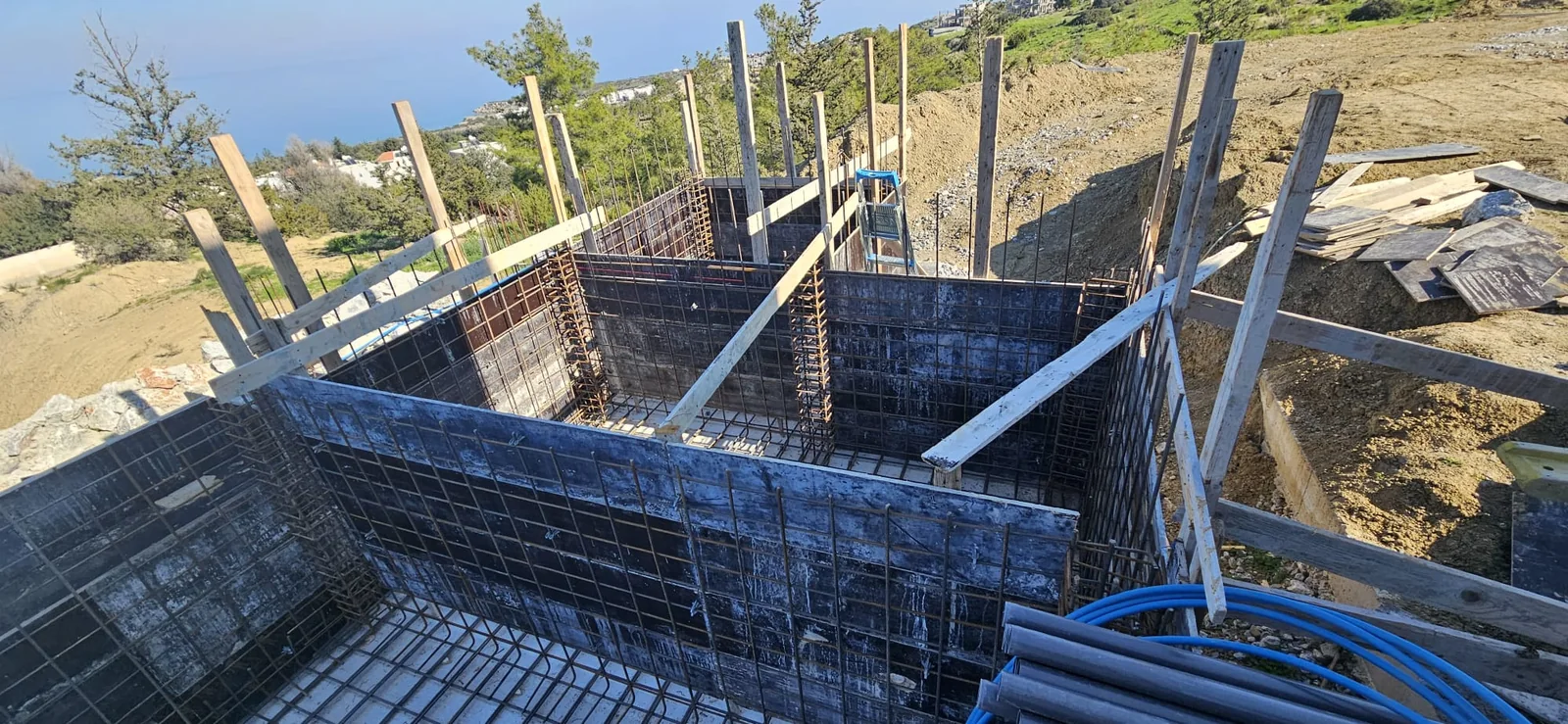 SatCo’nun Esentepe projesinde betonarme havuz donatı ve altyapı hazırlığı