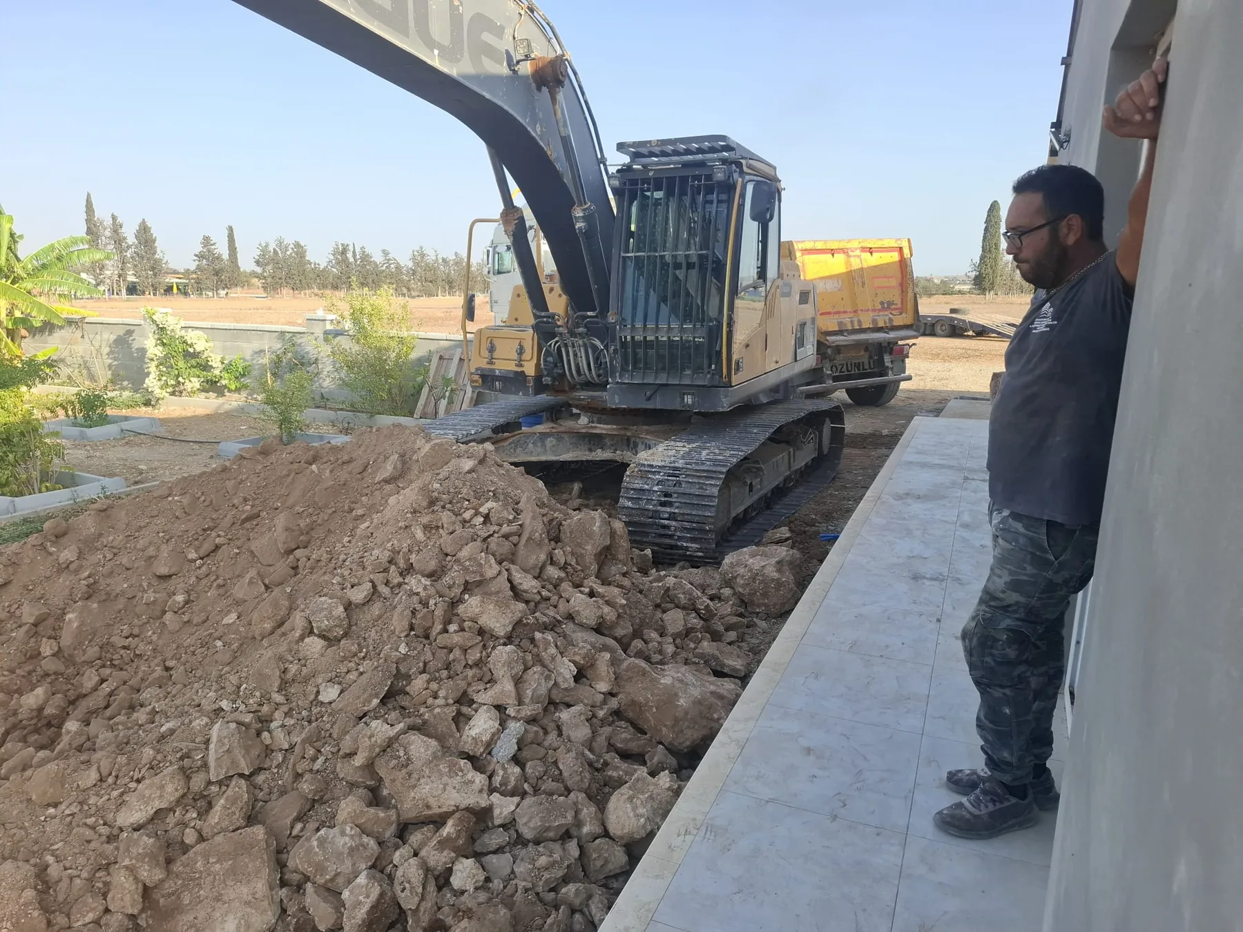 Vadili’deki 3×7 m havuz için sahada kazı ve hazırlık çalışması